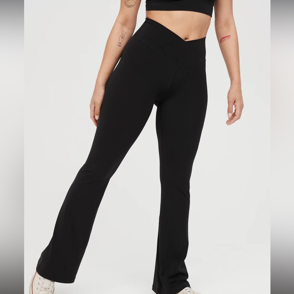 OFFLINE by Aerie Real Me Crossover Flare Leggings XS High Waisted Black